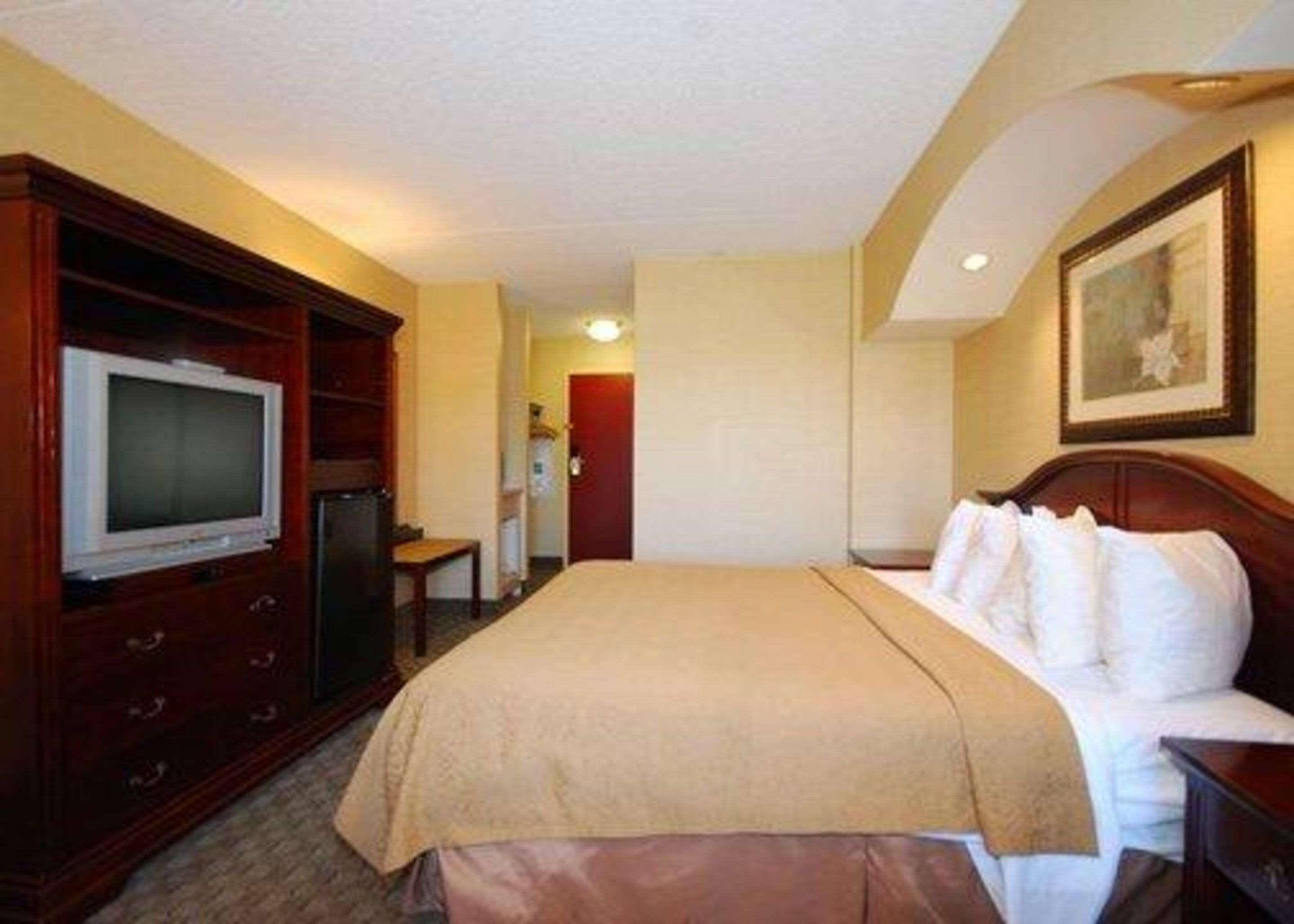 Quality Inn & Suites Bensalem Esterno foto