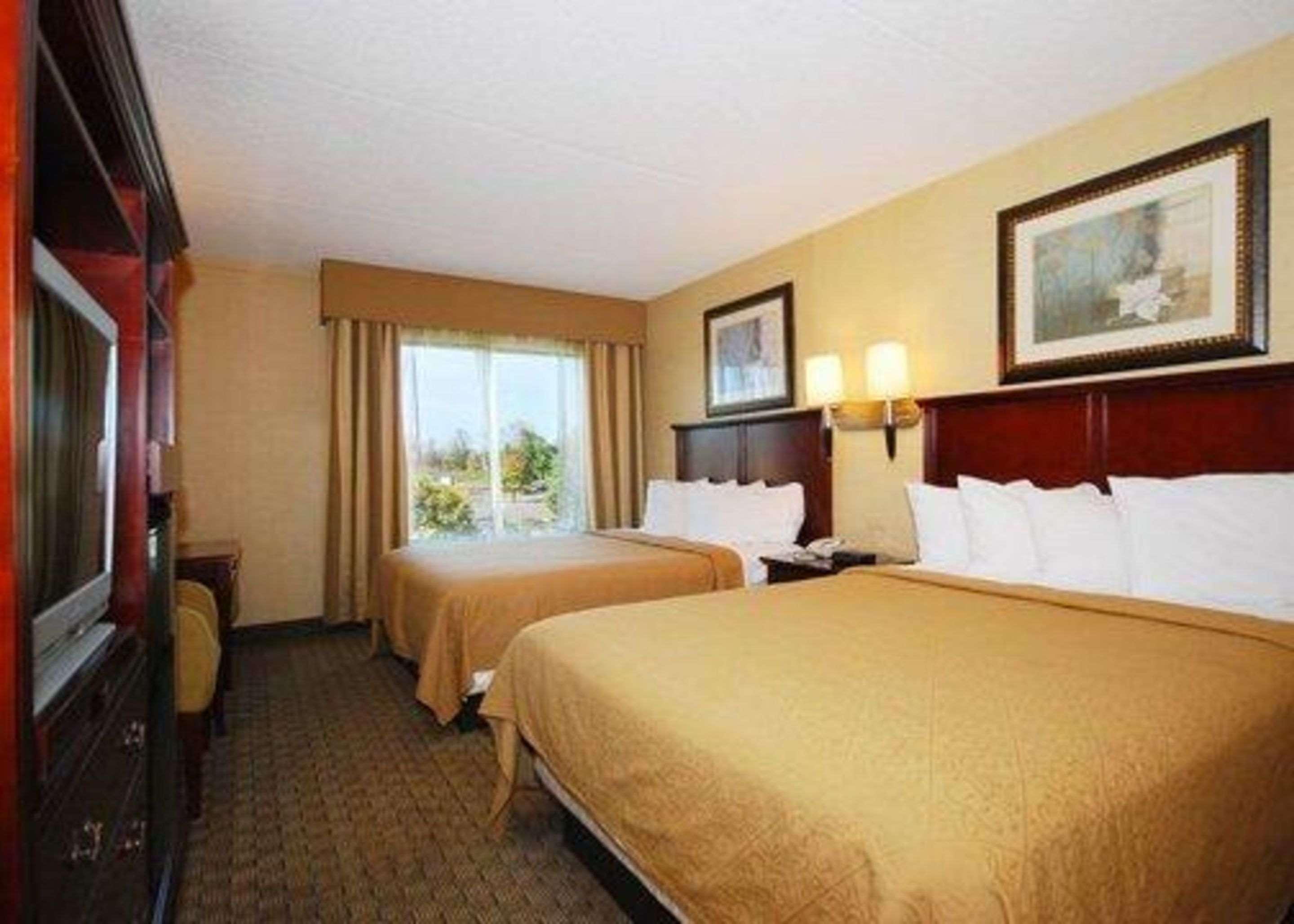 Quality Inn & Suites Bensalem Esterno foto