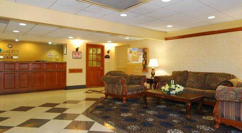 Quality Inn & Suites Bensalem Esterno foto