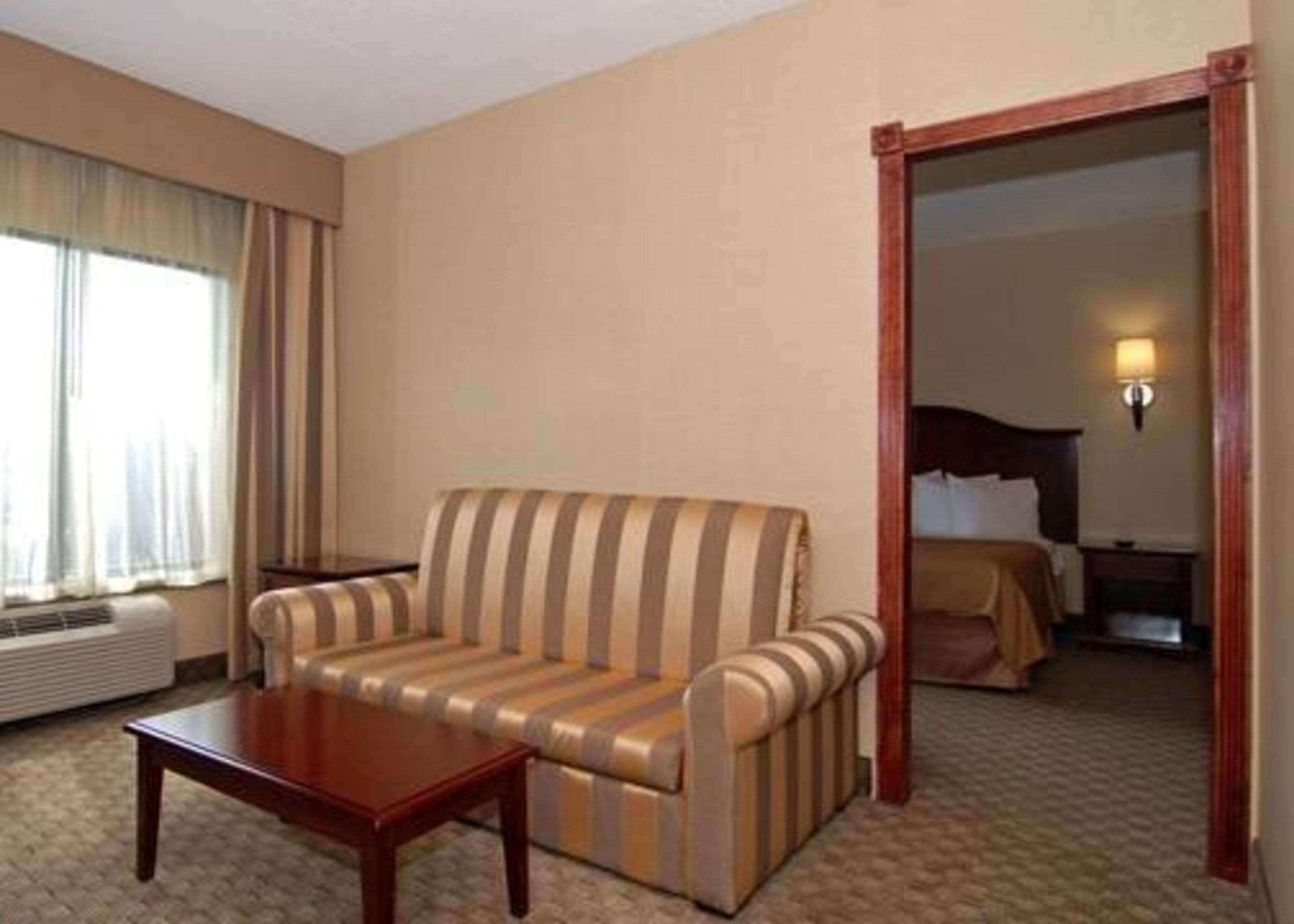Quality Inn & Suites Bensalem Camera foto