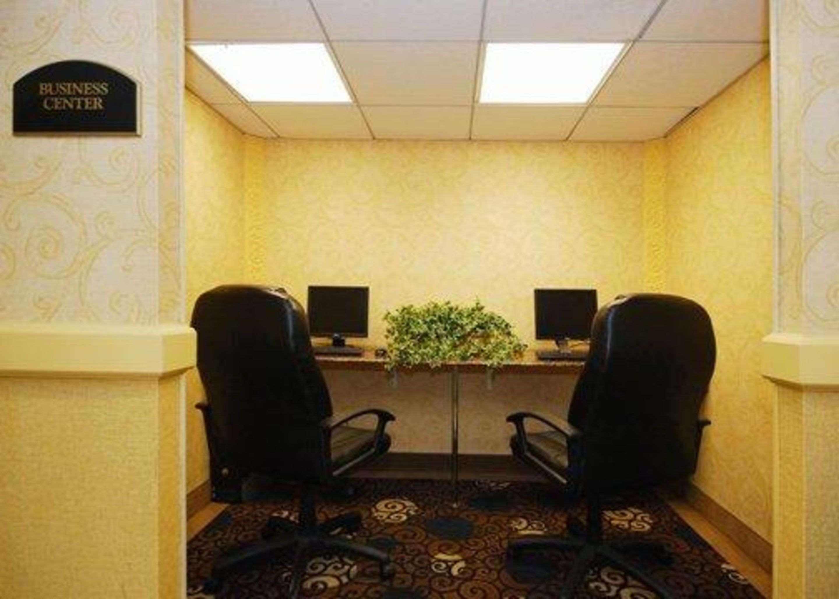 Quality Inn & Suites Bensalem Esterno foto