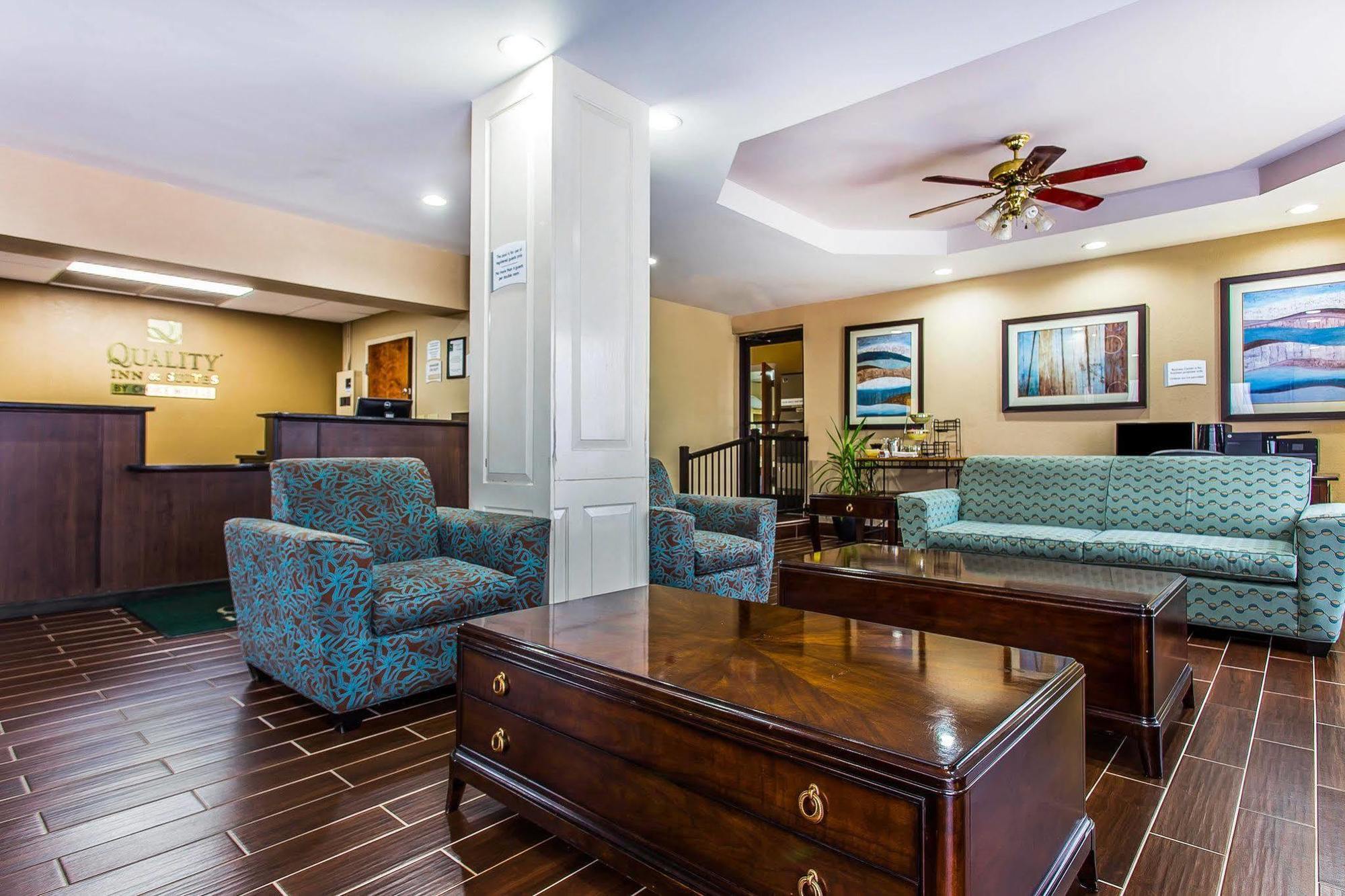 Quality Inn & Suites Bensalem Esterno foto
