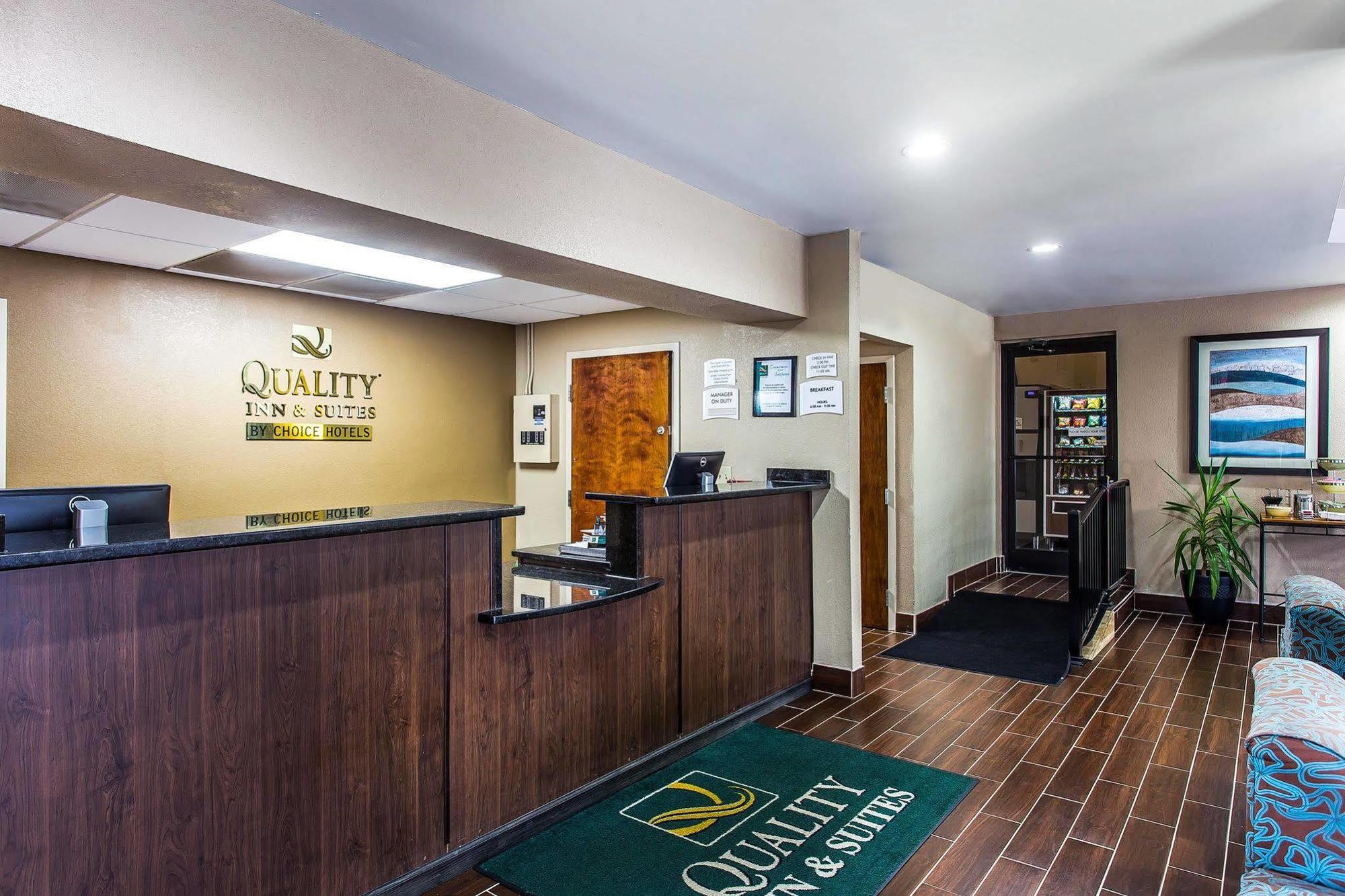 Quality Inn & Suites Bensalem Esterno foto