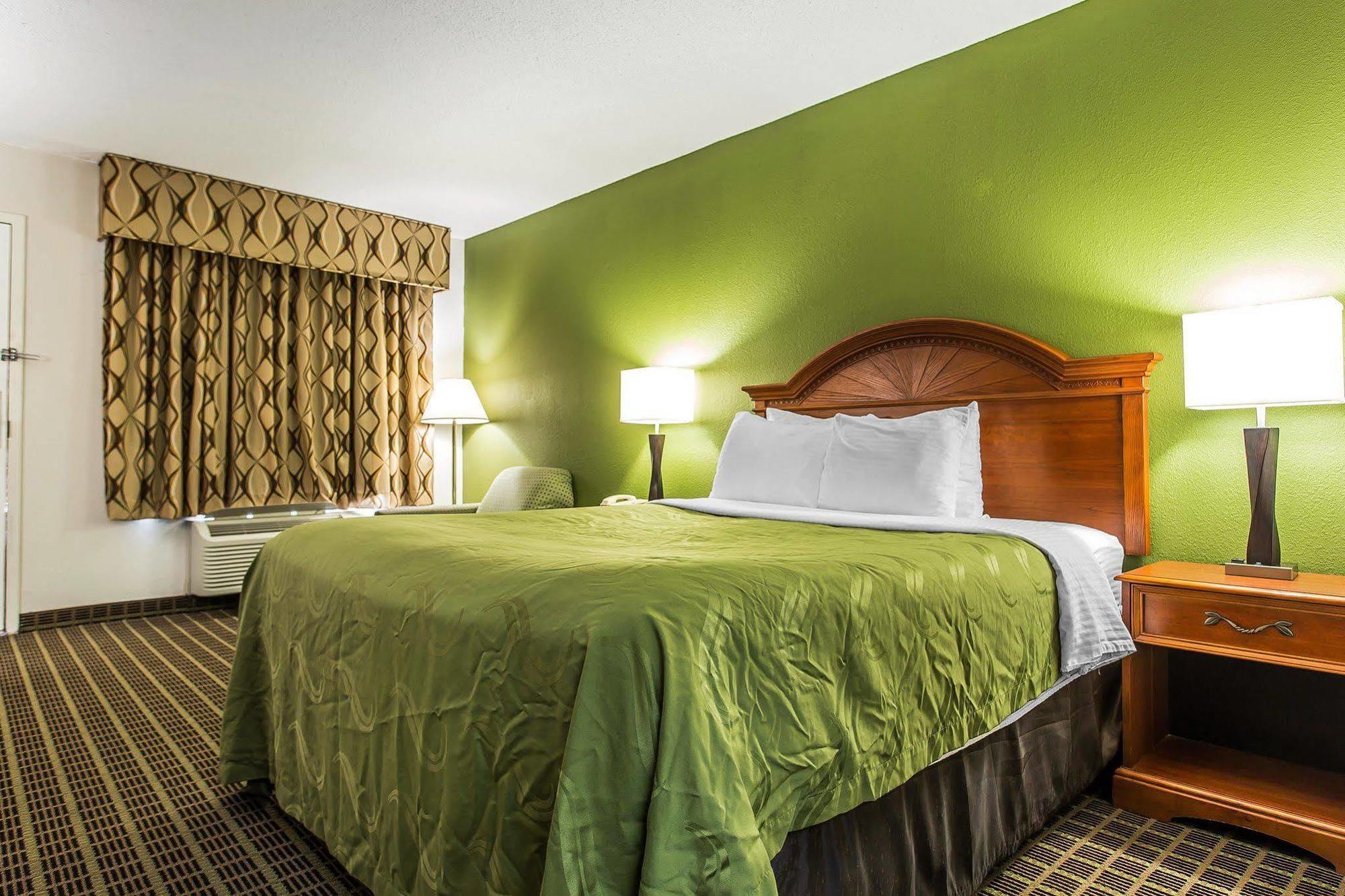 Quality Inn & Suites Bensalem Esterno foto