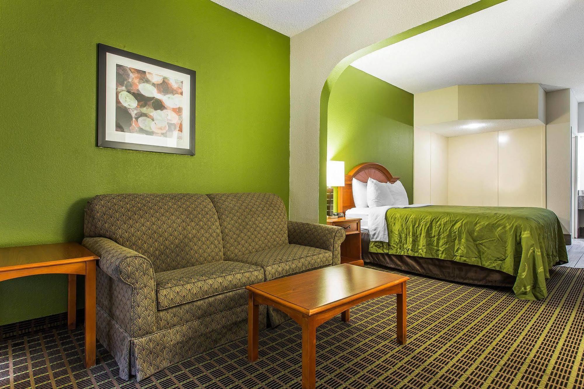 Quality Inn & Suites Bensalem Esterno foto