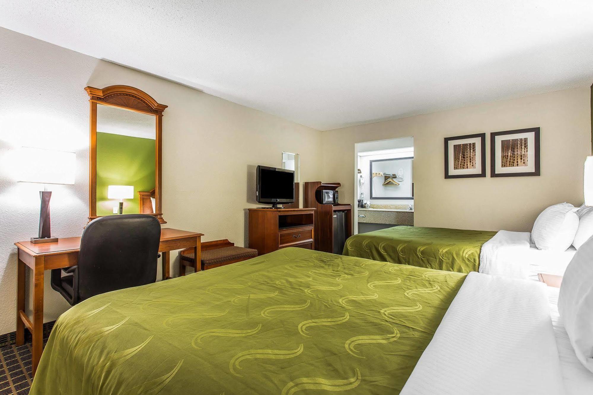 Quality Inn & Suites Bensalem Esterno foto