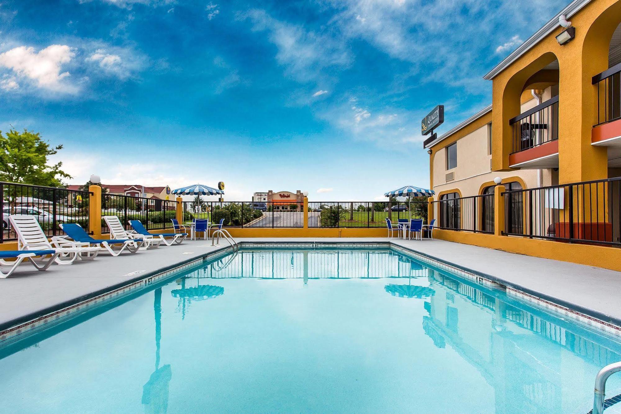 Quality Inn & Suites Bensalem Esterno foto